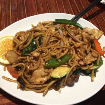 Pho Horn's - Chicken and noodles. Lo mein style - Vietnamese Near Me - Pawtucket, Rhode Island Pho Horn's - Chicken and noodles. Lo mein style - Vietnamese Near Me - Pawtucket, Rhode Island