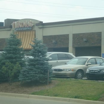Nikola's Restaurant - Barbeque Near Me - Southfield, Michigan