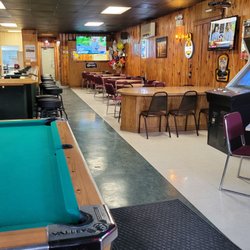 Bob's Bar - Under new management! Great place to relax and enjoy a drink, pool, bowling or your favorite sports.