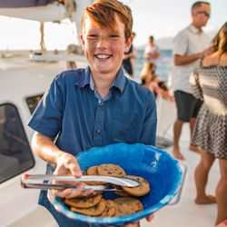 Kai Kanani Sailing - Let's finish the evening on the perfect note with hot chocolate chip cookies!