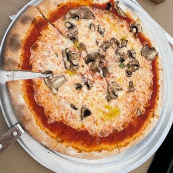 Toscana - Mushroom pizza - Pizza Near Me - Solvang, California Toscana - Mushroom pizza - Pizza Near Me - Solvang, California