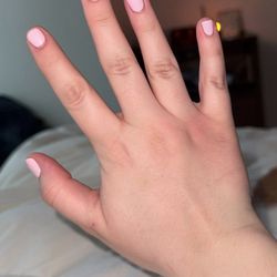Queen Nails & Day Spa - Gel manicure