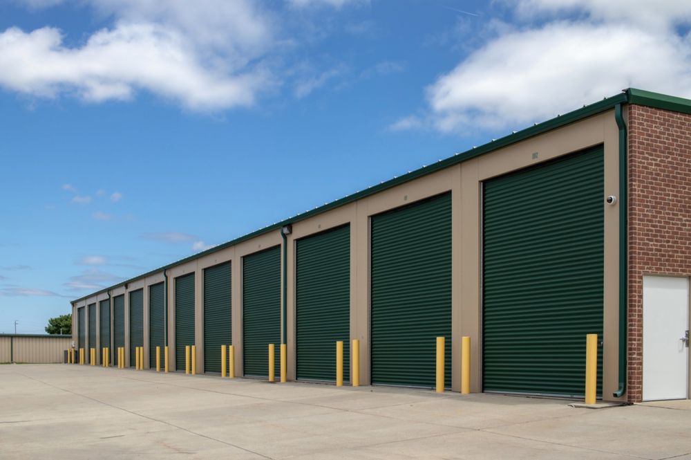 BROADWAY STORAGE 28 Photos 4933 East Broadway Ave, Des Moines, Iowa