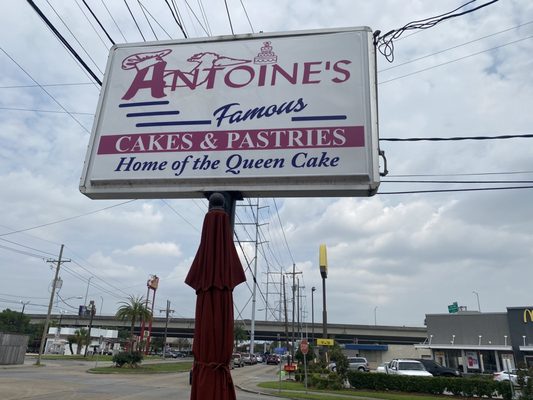 Antoine's Famous Cakes by null
