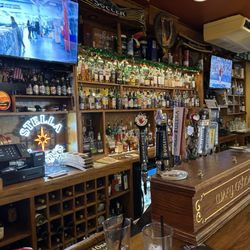 Waxy O'Shea's Irish Pub & Restaurant - Bar area