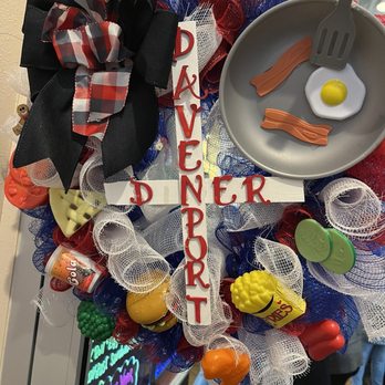 Davenport Diner - Christmas wreath - Breakfast & Brunch Near Me - Davenport, Florida Davenport Diner - Christmas wreath - Breakfast & Brunch Near Me - Davenport, Florida