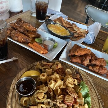 Blackwall Hitch - Appetizers- wings, crab dip, calamari - New American Near Me - Baltimore, Maryland Blackwall Hitch - Appetizers- wings, crab dip, calamari - New American Near Me - Baltimore, Maryland