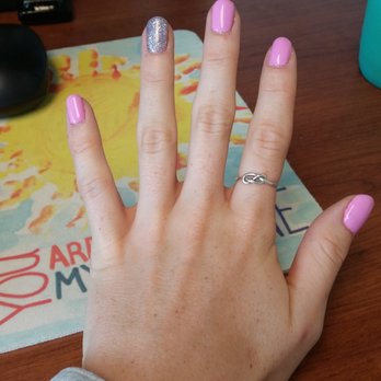 Creative Nails - Shellac manicure! - Nail Salons Near Me - De Pere, Wisconsin