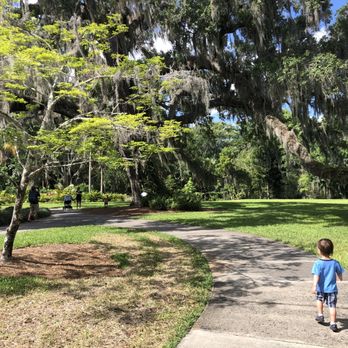 Photo of Harry P Leu Gardens - Orlando, FL, United States. Sidewalks