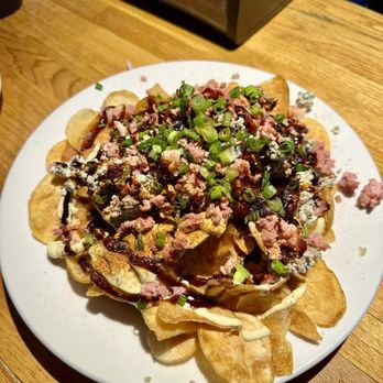Ale N  Angus Pub -  plate of nachos - Pubs Near Me - Syracuse, New York