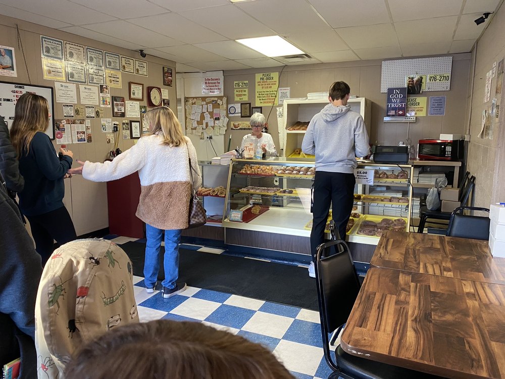 Dale's Donut Shop Logo