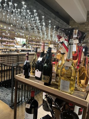 Hedonism Wines by null