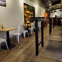 Cevichazo - Dining area