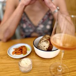 Pigmeu - Rustic sourdough with fermented carrots and whipped salted butter