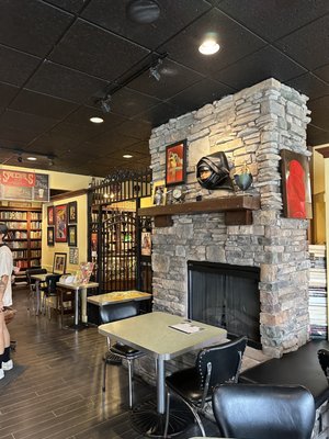 Pulp Fiction Coffee House/Robbie Rare Books by null