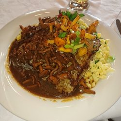Restaurant Gasthof Walzl - Pfifferlingrostbraten mit hausgemachten Spätzle
