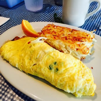Moke's Bread & Breakfast - Mokapu omelette - Breakfast & Brunch Near Me - Kailua, Hawaii