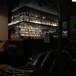 Le Pourvoyeur - Bar area