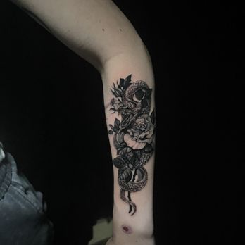 High Class Tattoo - Snake and Roses Tattoo by Eloy - Tattoo Near Me - San Diego, California High Class Tattoo - Snake and Roses Tattoo by Eloy - Tattoo Near Me - San Diego, California