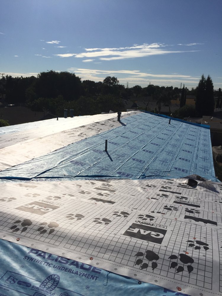 Slide of Ruiz Roofing Construction