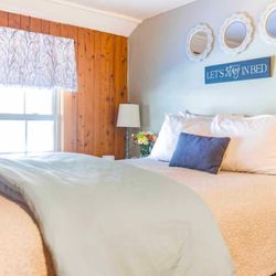 Timberholm Inn
