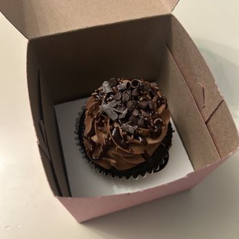 Sweet Savannah's - Chocolate overload cupcake - Ice Cream & Frozen Yogurt Near Me - Marathon, Florida