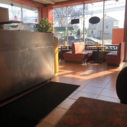 NY Halal Chicken & Pizza - Dine in area