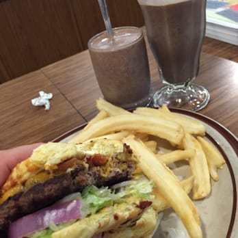 Denny's - Bacon burger.. Cheesy bun.. Slurping!!! - Diners Near Me - Bremerton, Washington