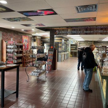 Uranus Fudge - Ice Cream & Frozen Yogurt Near Me - Anderson, Indiana