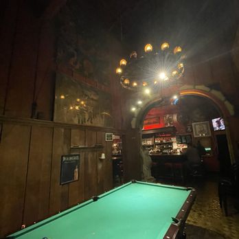 Sweetie's Art Bar - beautiful interior - Bars Near Me - San Francisco, California Sweetie's Art Bar - beautiful interior - Bars Near Me - San Francisco, California