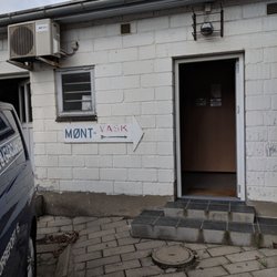 Mønt Vask - Entrance, in rear of building