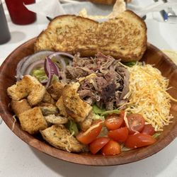 Crystal River Smokehouse & Grill - Pulled pork salad