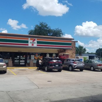 7-Eleven - cars parked in front of a 7 - eleven - Convenience Stores Near Me - Orlando, Florida