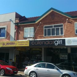 Q's Books - Outside