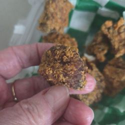 Kelly's Tavern - Much of the same dried chicken hard breading a result of overcooking. Again not a doordash problem