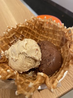 Jeni's Splendid Ice Creams by null