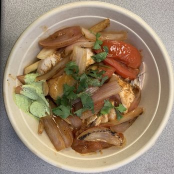 Chinollo - Saltado Peruano Bowl - New American Near Me - Carson, California