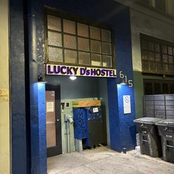Lucky D's Hostel - Front entrance