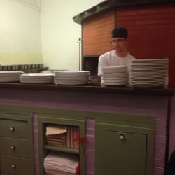 Pepe Verde - Man is back there slinging pizza. Excellent!!