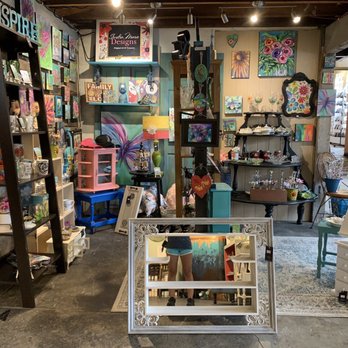 Building Character - Couple of vendors - Antiques Near Me - Lancaster, Pennsylvania