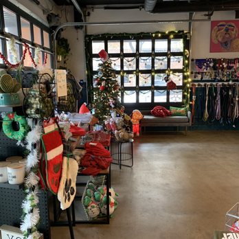 Leash and Collar - Inside - Pet Stores Near Me - Sacramento, California Leash and Collar - Inside - Pet Stores Near Me - Sacramento, California