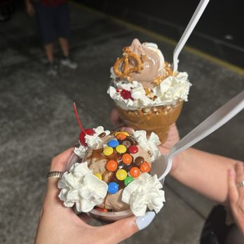Nathan's Dairy Bar - Sundae with hot fudge & m&ms (Bessy's bakery ice cream) & Sweet and salty sundae - Ice Cream & Frozen Yogurt Near Me - Manassas, Virginia