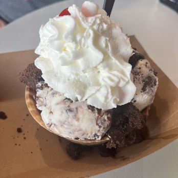 Sundae World - Hot fudge brownie sundae - Ice Cream & Frozen Yogurt Near Me - Lansdale, Pennsylvania Sundae World - Hot fudge brownie sundae - Ice Cream & Frozen Yogurt Near Me - Lansdale, Pennsylvania