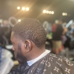 Bunny The Barber - Low/mid bald taper