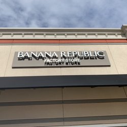 Banana Republic Factory Store - Outside