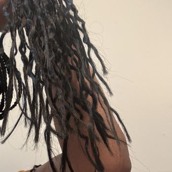 Empress Beauty Braids - And this is my hair bluntly cut at the ends and she tried to crinkle it, and it still look a mess. A waste of $300. - Hair Stylists Near Me - Chicago, Illinois Empress Beauty Braids - And this is my hair bluntly cut at the ends and she tried to crinkle it, and it still look a mess. A waste of $300. - Hair Stylists Near Me - Chicago, Illinois