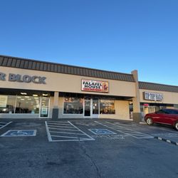 Mo’s Falafel House - Restaurant is located in a strip mall