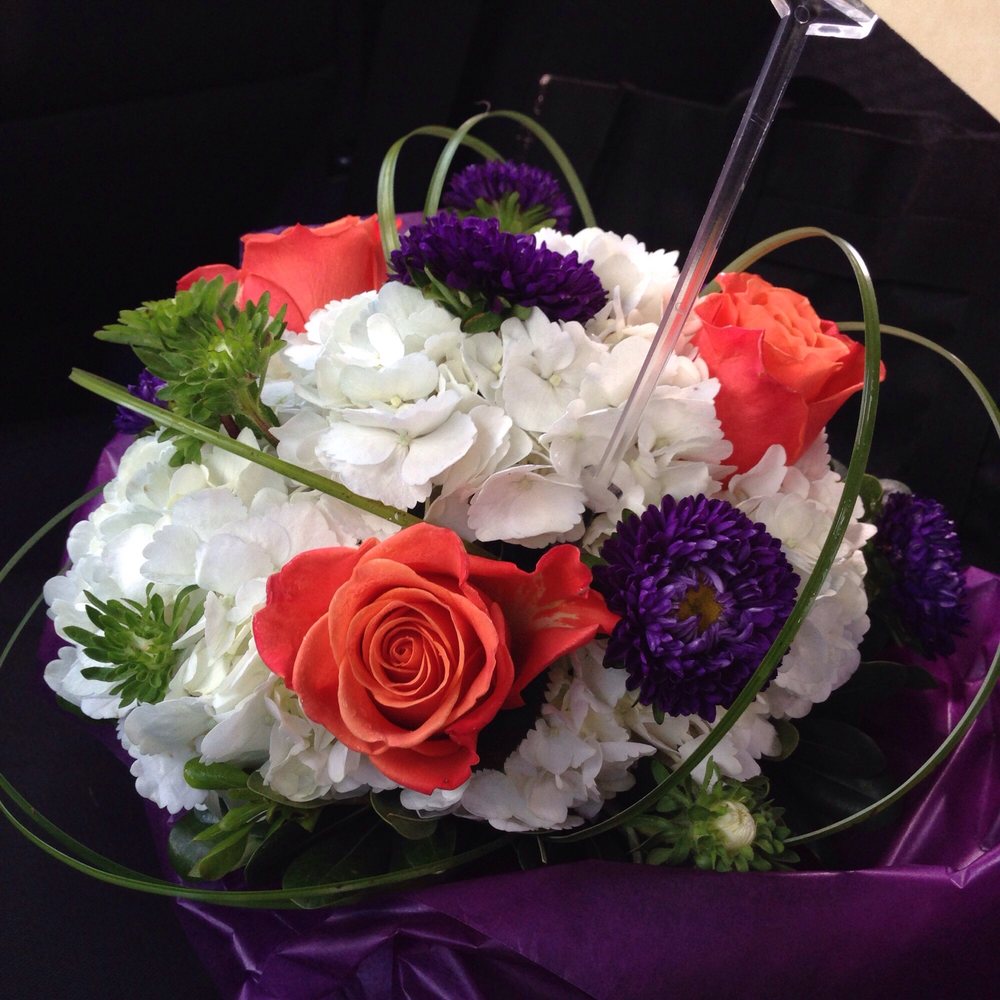 The beautiful custom arrangement made on-the-spot! They even packaged it in a box for easier transporting.