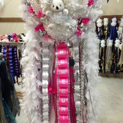 Spotlight Mums - A Spotlight Heart Mum - Senior Silver/White with a splash of Pink