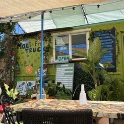 Maui Fruit Truck - Photo of the fruit truck from middle of sitting area
